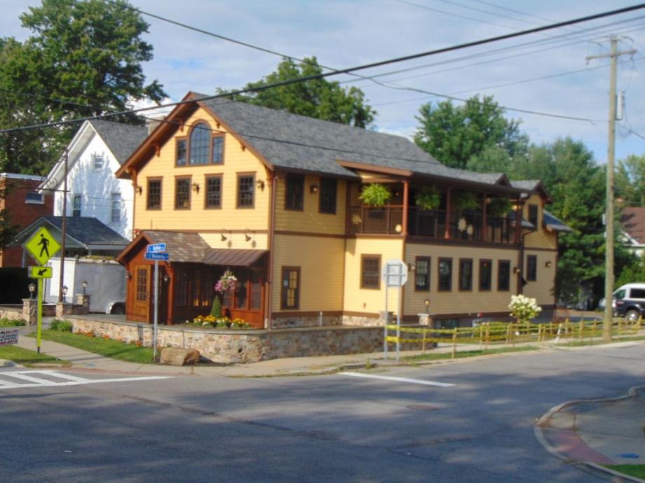 Front of the Yellow Deli in Hamburg